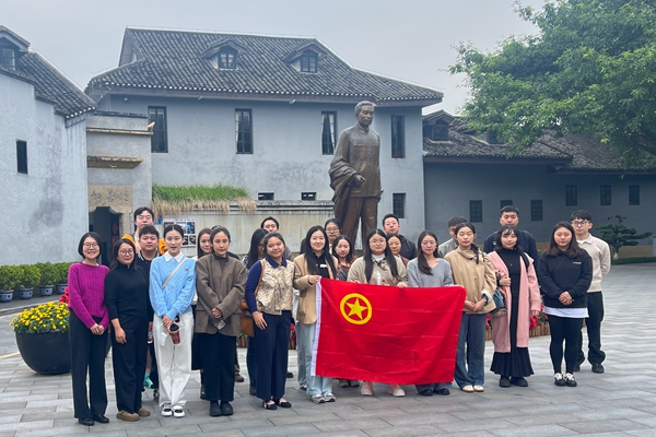 主题团日活动照片.jpg